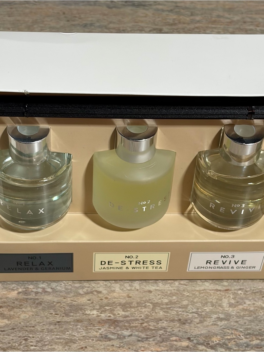 3-Scent Reed Diffuser Set with Reeds - Picture 11 of 16